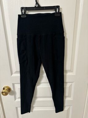 Beyond yoga spacedye equipped pocket midi legging size medium darkest knight